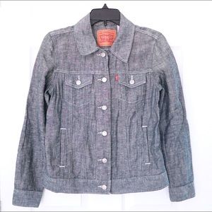 •SOLD• Levi’s | Boyfriend Fit Chambray Trucker Jacket XS